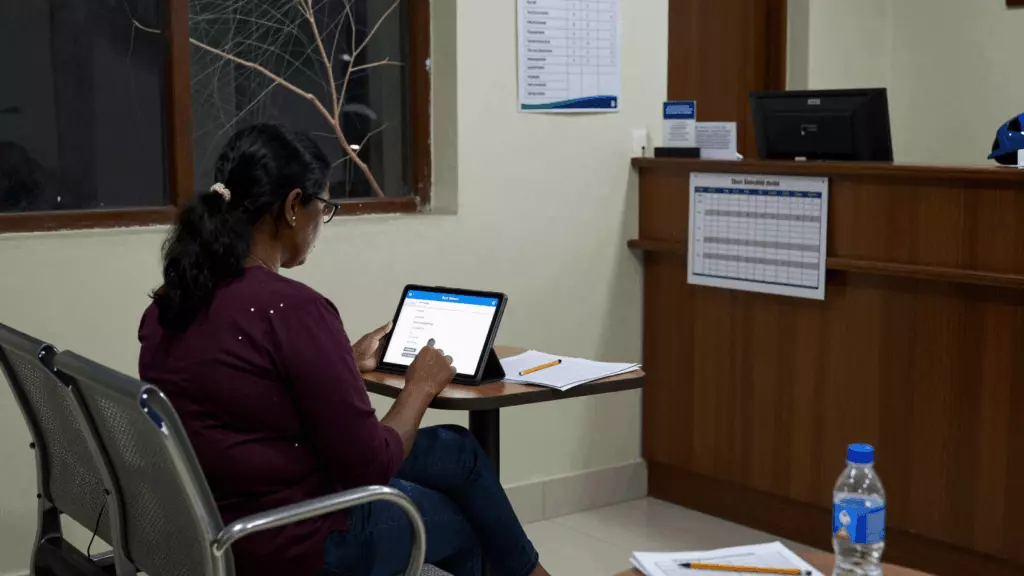 a Bangladeshi woman in her late 20s working through সিমুলেট করুন