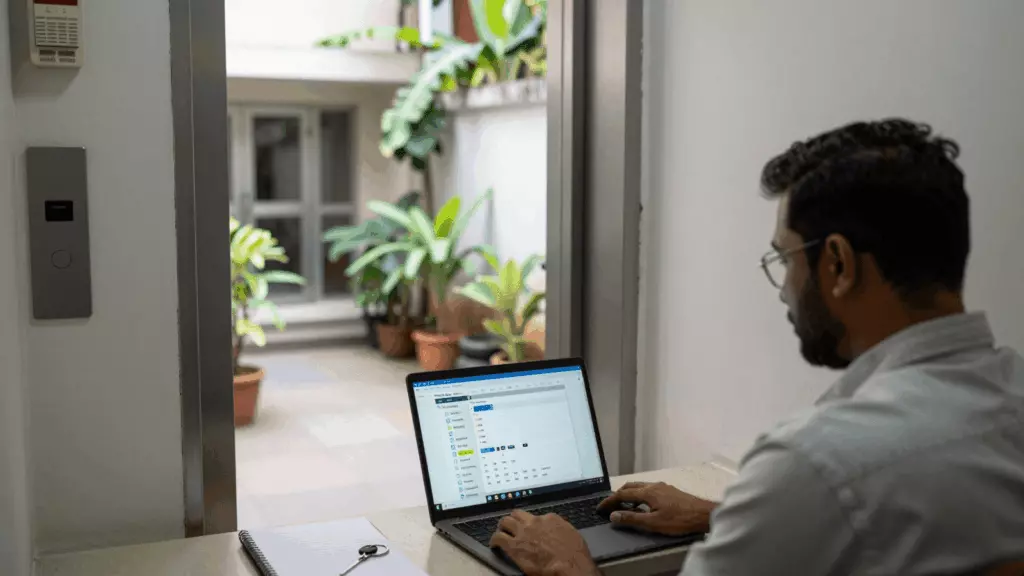 a Bangladeshi woman in her late 20s working through বাছাই করুন