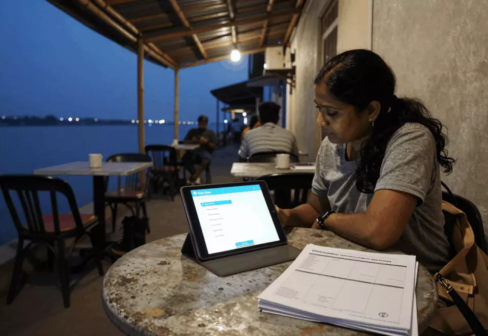 a Bangladeshi woman in her late 20s choosing the next IELTS prep step online