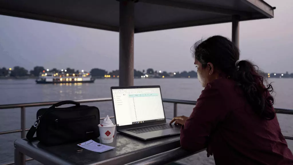 a Bangladeshi woman in her late 20s working through সিদ্ধান্ত নিন