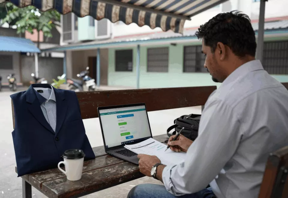 a Bangladeshi woman in her late 20s choosing the next IELTS prep step online