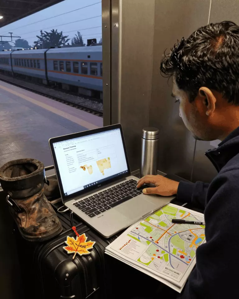 a Bangladeshi woman in her late 20s preparing online for কানাডা ইমিগ্রেশনের জন্য আইইএলটিএস সাধারণ প্রশিক্ষণ: কোর্স এবং অধ্যয়ন পরিকল্পনা