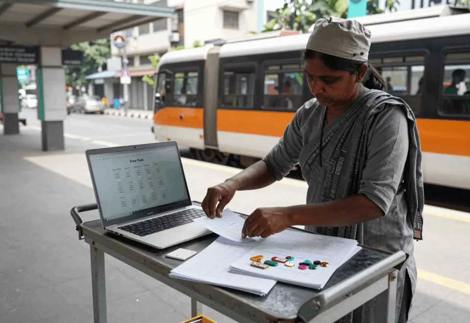 a Bangladeshi woman in her late 20s choosing the next IELTS prep step online