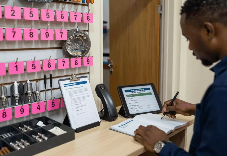 a Nigerian woman in her late 20s choosing the next IELTS prep step online