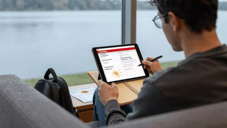 a white man in his early 30s preparing online for How to Choose the Best IELTS Online Course for Your Target Score