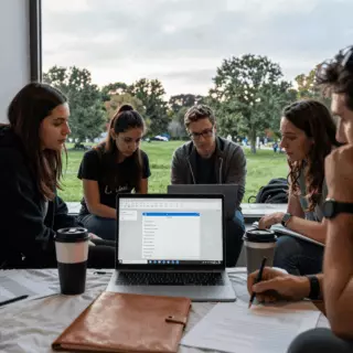 Daftar periksa tinjauan tes latihan IELTS lengkap