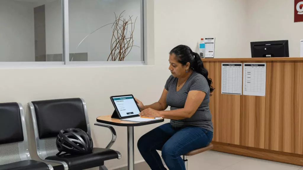 a Latina woman in her late 20s working through Simular