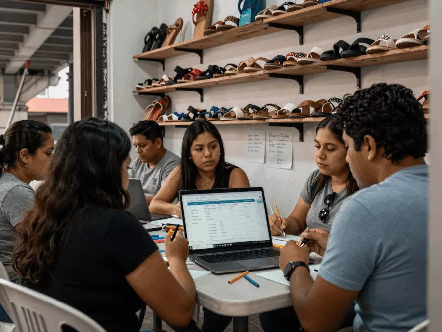 Planificador semanal compacto de IELTS con sesiones de estudio cortas marcadas a lo largo de la semana