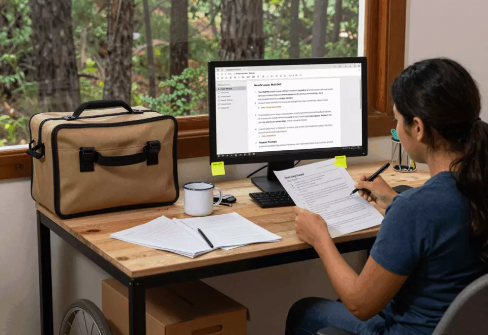a Latina woman in her late 20s choosing the next IELTS prep step online