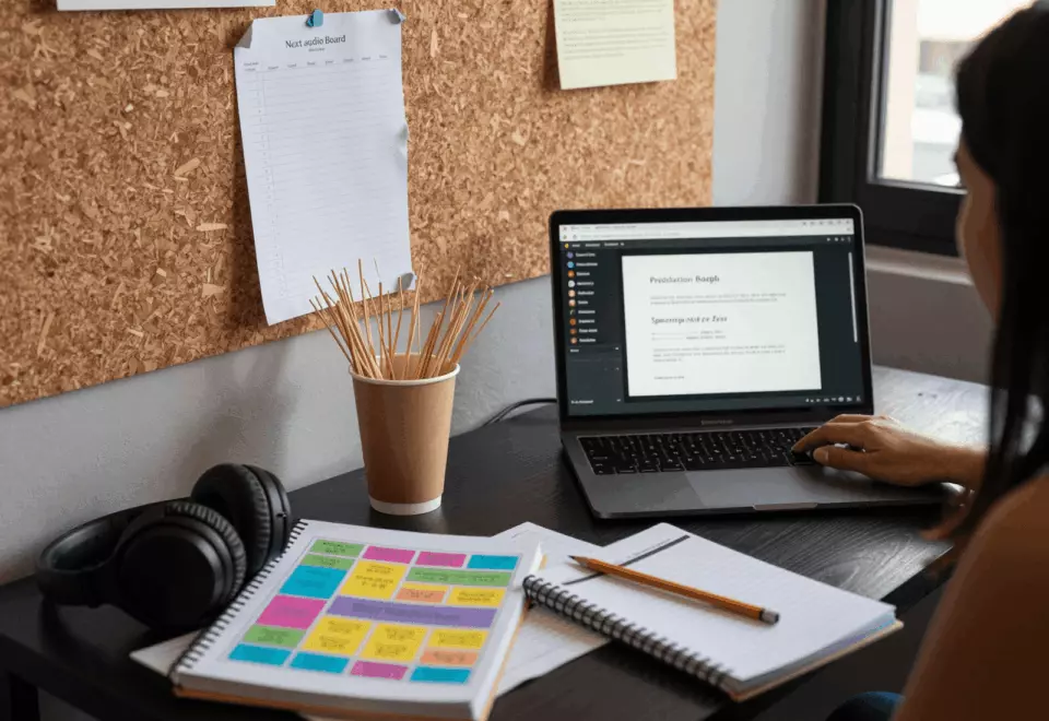 a Latina woman in her late 20s choosing the next IELTS prep step online