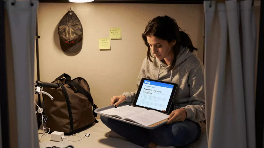 a Persian woman in her late 20s working through مطالعه