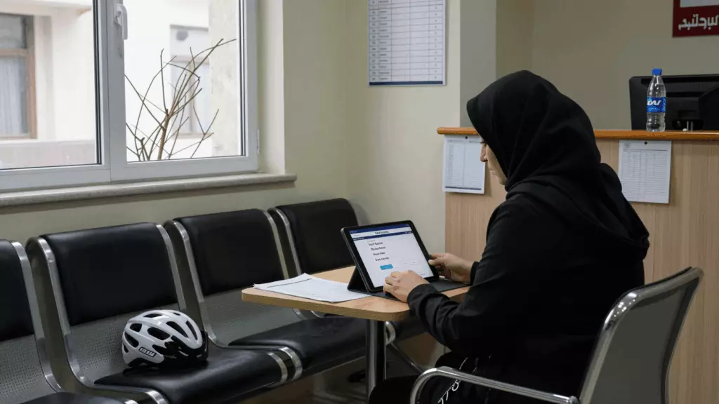 a Persian woman in her late 20s working through شبیه سازی