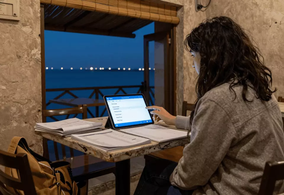 a Persian woman in her late 20s choosing the next IELTS prep step online
