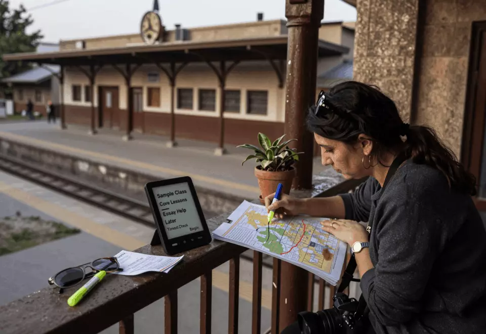 a Persian woman in her late 20s choosing the next IELTS prep step online