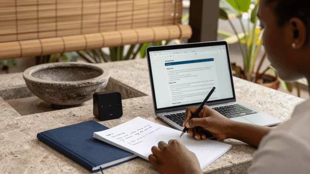 a Francophone African man in his late 20s working through Brouillon
