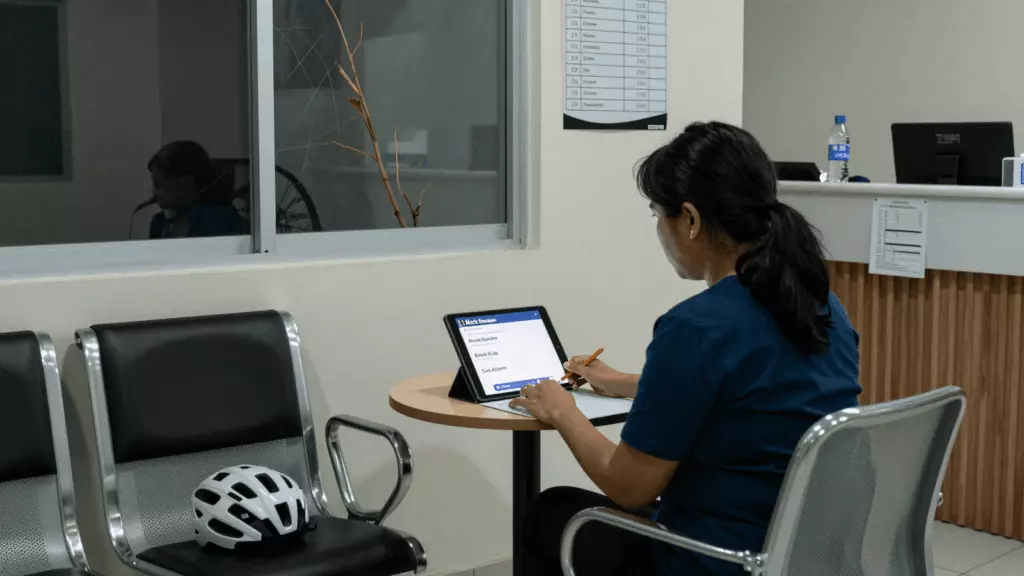 an Indonesian woman in her late 20s working through Simulasikan