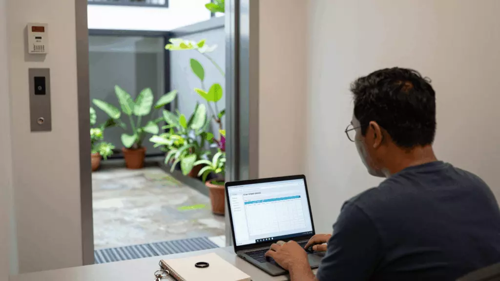 an Indonesian woman in her late 20s working through Pilih