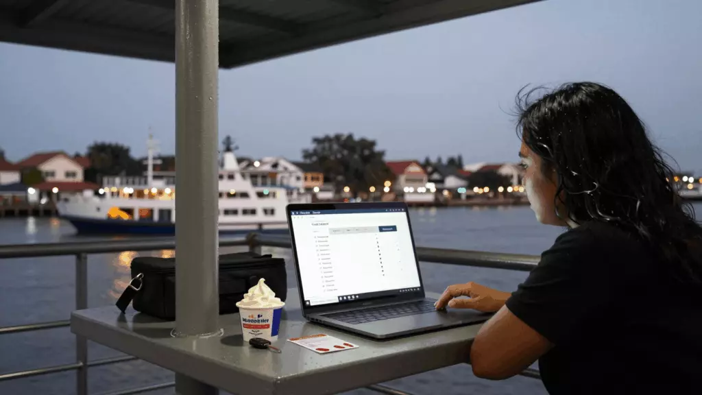 an Indonesian woman in her late 20s working through Putuskan