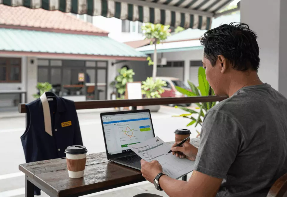 an Indonesian woman in her late 20s choosing the next IELTS prep step online