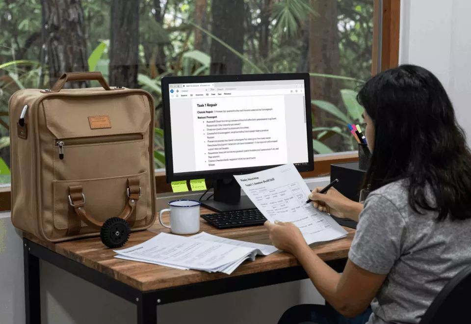 an Indonesian woman in her late 20s choosing the next IELTS prep step online