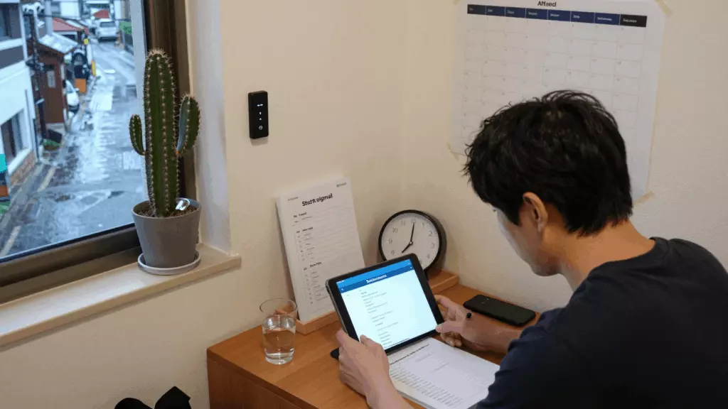a Korean woman in her late 20s working through 시뮬레이트