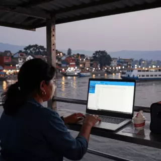 IELTS शिक्षार्थीले स्तर प्रविष्टि चेकलिस्ट पूरा गर्दै