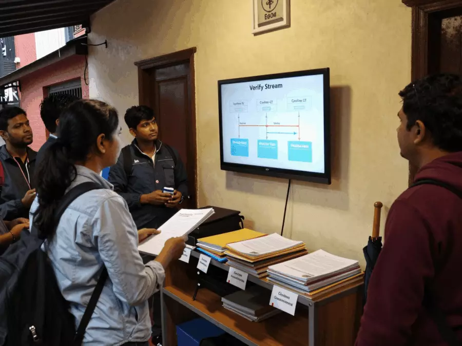 उम्मेद्वार IELTS सामान्य प्रशिक्षण र शैक्षिक मोड्युल आवश्यकताहरू तुलना गर्दै