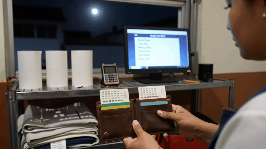 a Brazilian woman in her late 20s reviewing an IELTS online course workflow