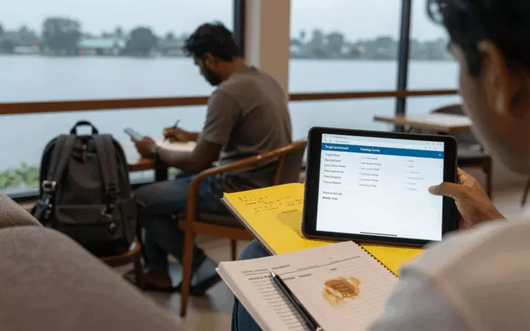 හොඳම IELTS ඔන්ලයින් පාඨමාලාව තෝරා ගන්නේ කෙසේද?