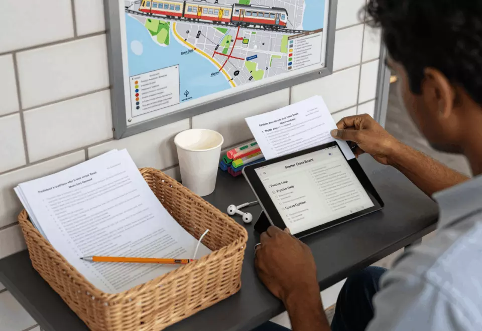 a Sri Lankan woman in her late 20s choosing the next IELTS prep step online