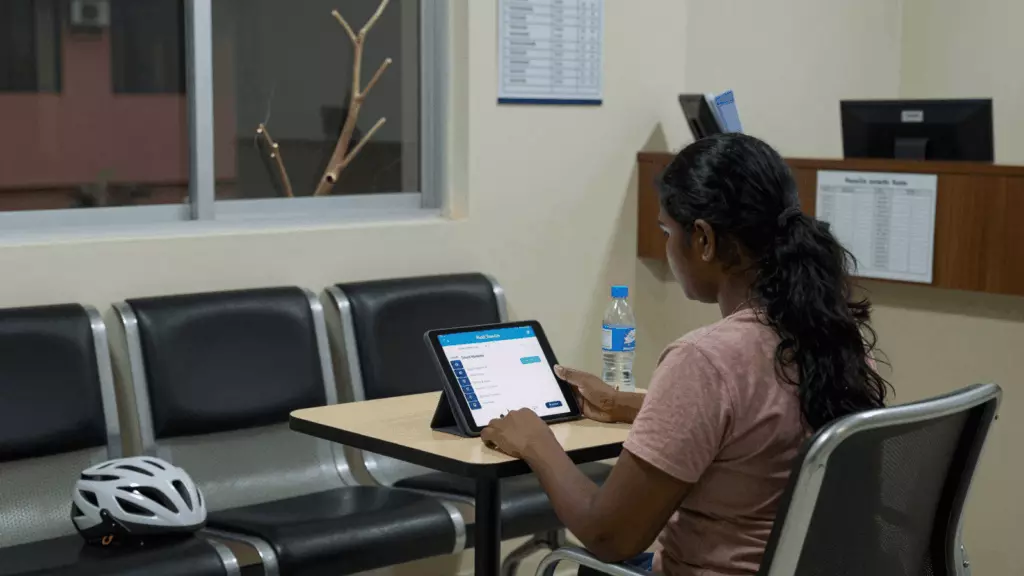 a Tamil woman in her late 20s working through உருவகப்படுத்து