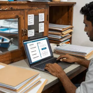 கல்வி மற்றும் பொது IELTS பாதை பாடப் பொருட்களில் பிரிக்கப்பட்டுள்ளது