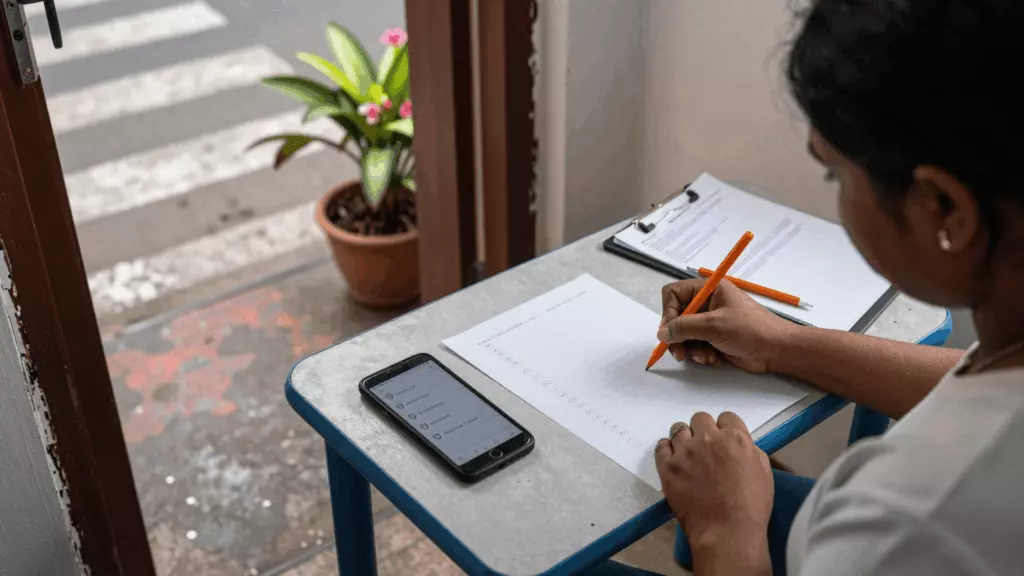a Tamil woman in her late 20s working through கண்டறிந்து