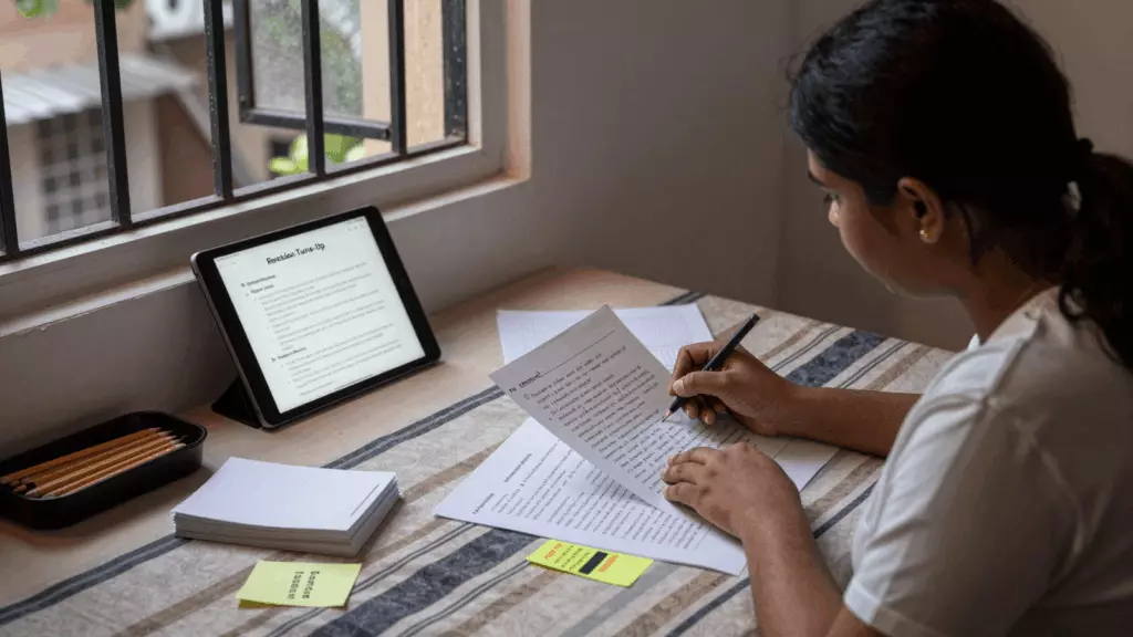 a Tamil woman in her late 20s working through திருத்தம் செய்யவும்