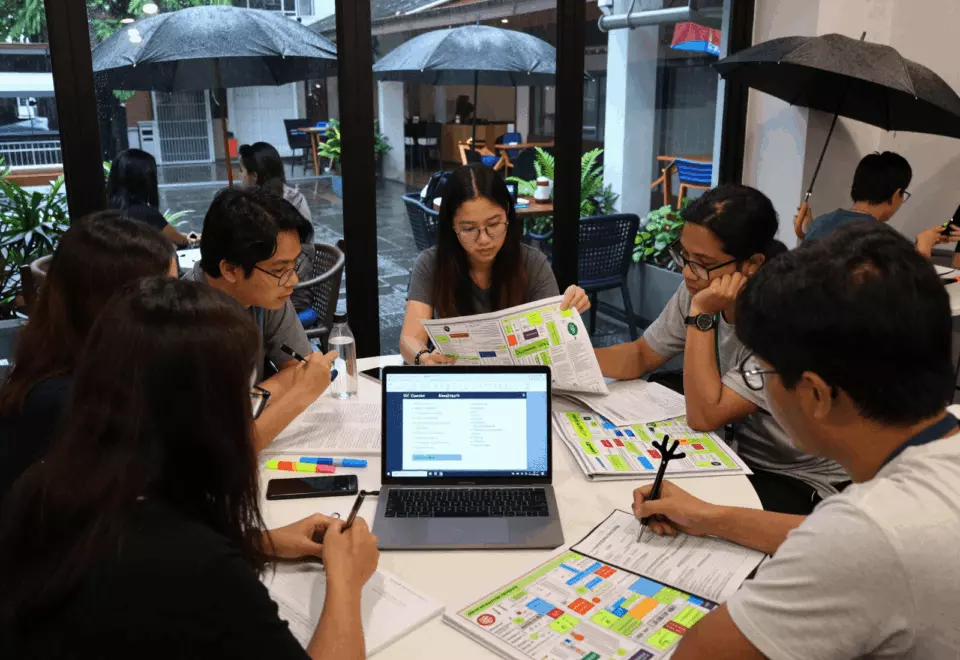a Thai woman in her late 20s choosing the next IELTS prep step online