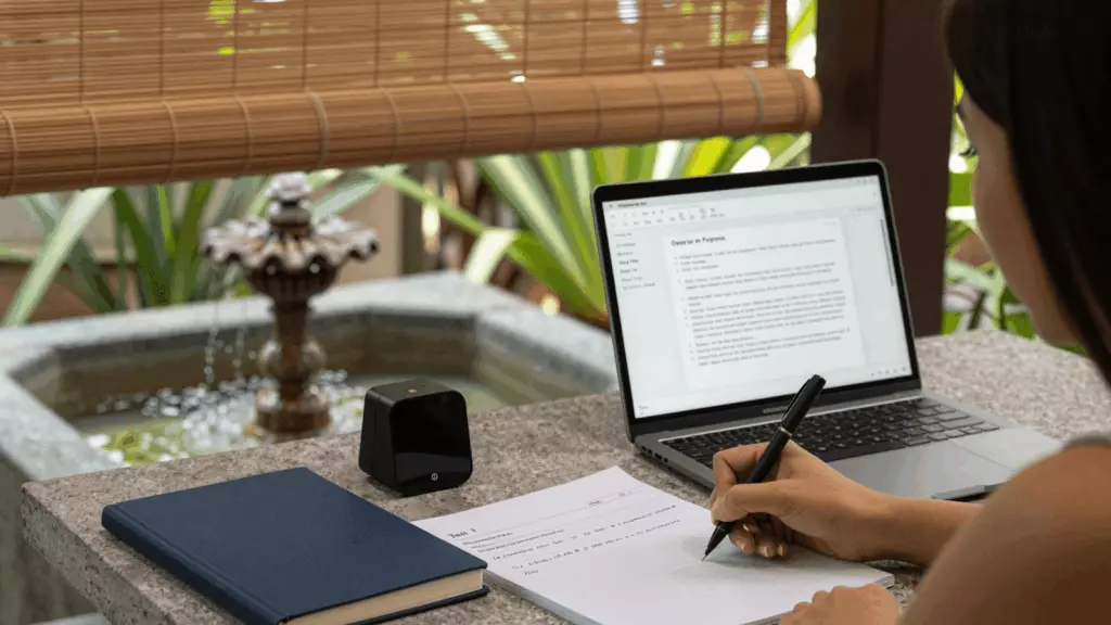 a Thai woman in her late 20s working through ฉบับร่าง