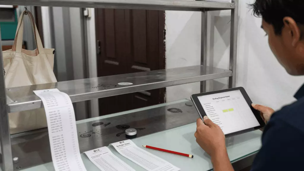 a Thai woman in her late 20s reviewing an IELTS online course workflow