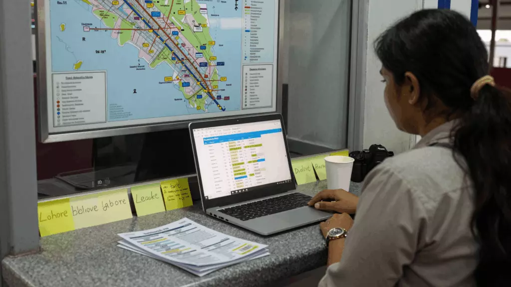 a Pakistani man in his late 20s reviewing an IELTS online course workflow