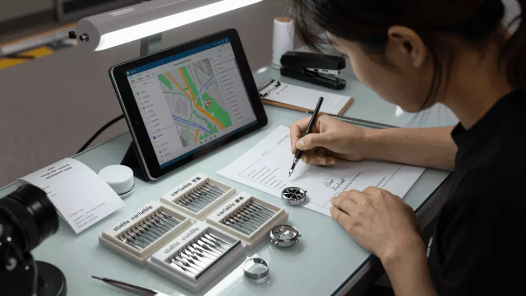 a Chinese woman in her late 20s working through 定向