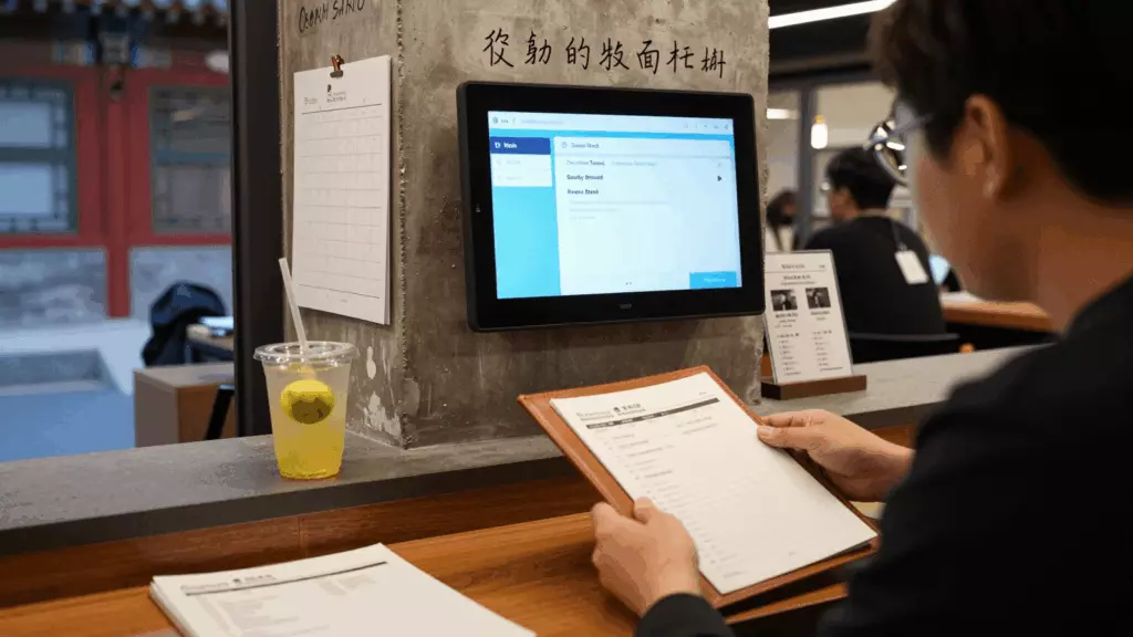 a Chinese woman in her late 20s reviewing an IELTS online course workflow