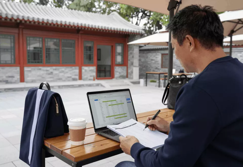 a Chinese woman in her late 20s choosing the next IELTS prep step online