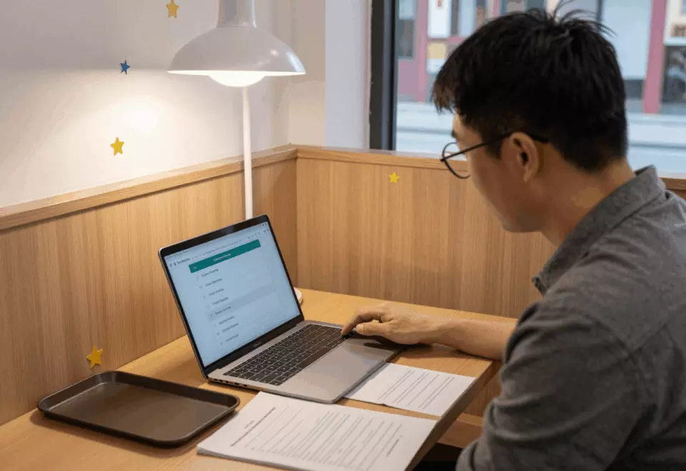 a Chinese woman in her late 20s choosing the next IELTS prep step online
