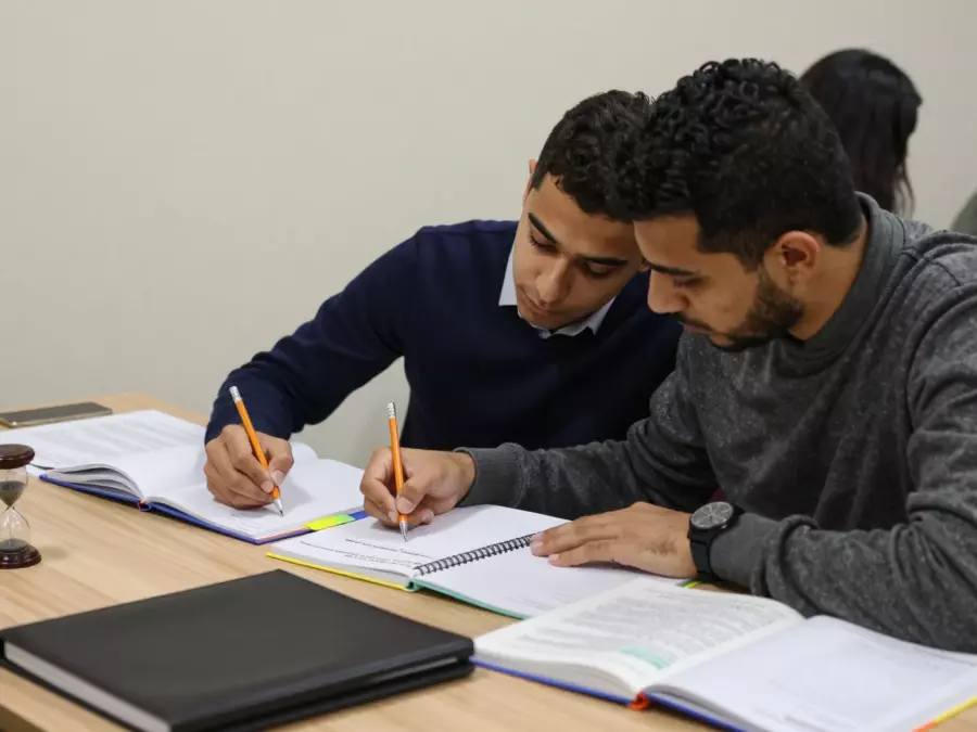 ممارسة القراءة في تدريب IELTS العام مع أنواع الأسئلة المميزة