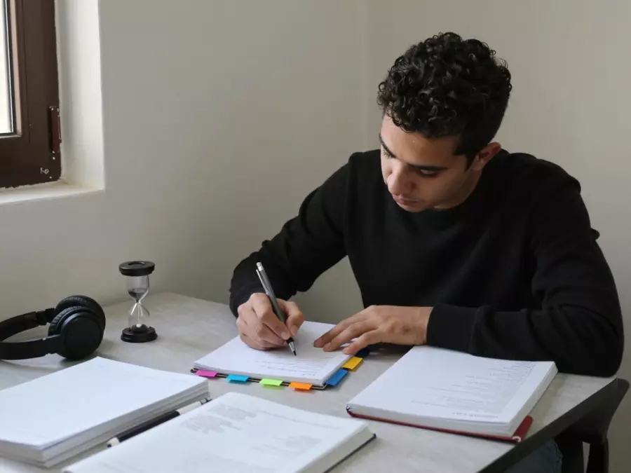 حلقة مراجعة للكتابة في اختبار IELTS مع إعادة كتابة مسودة المراجعة وإعادة الاختبار في الوقت المناسب