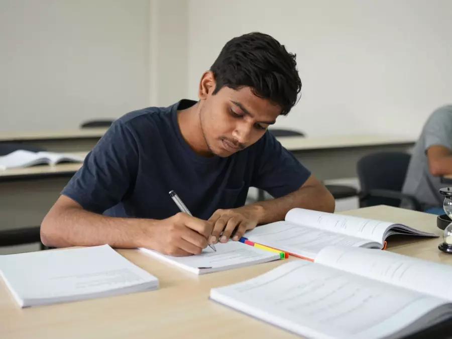 পদ্ধতি চেকলিস্ট সহ কাঠামোগত অনলাইন পাঠ ব্যবহার করে IELTS শিক্ষার্থী