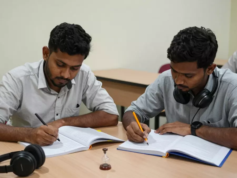 বিদেশে অধ্যয়নের জন্য সাপ্তাহিক চেকপয়েন্ট সহ স্ট্রাকচার্ড IELTS কোর্স প্ল্যান