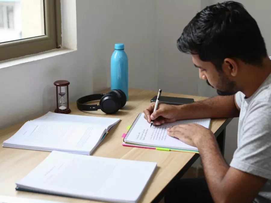 আইইএলটিএস টাস্ক 2 আইডিয়া ব্যা��্ক দাবি, কারণ, উদাহরণ এবং ঝুঁকির কলামগুলি