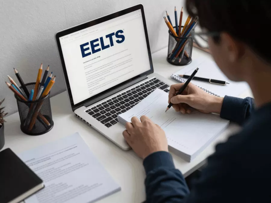 Adult IELTS learner using online course lessons and study notes