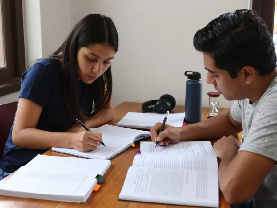 Hoja de planificación de la Tarea 1 de IELTS que compara la redacción de gráficos académicos y la redacción de cartas de capacitación general
