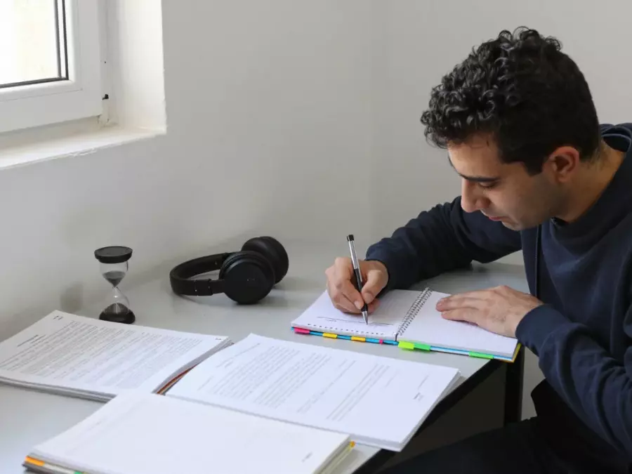 حلقه بازبینی نوشتن آیلتس با بازنویسی پیشنویس مرور و آزمون مجدد زمانبندی شده